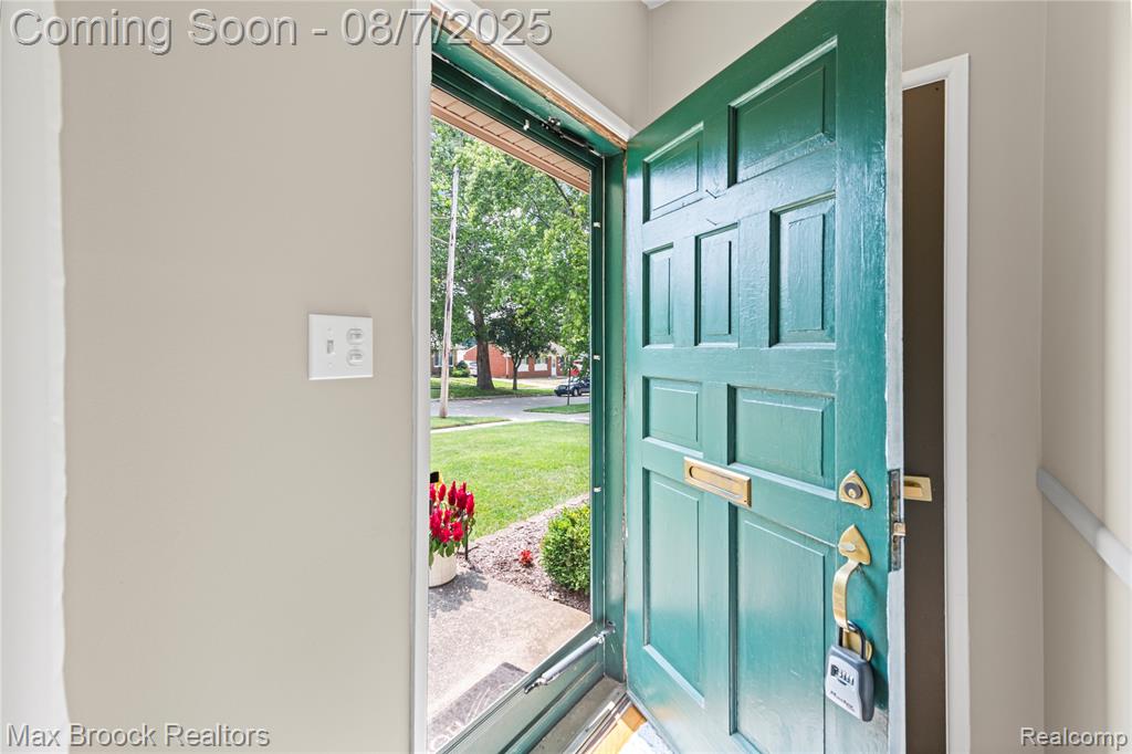 437 Meadow Lane, Rochester, MI 48307 — Photo 2