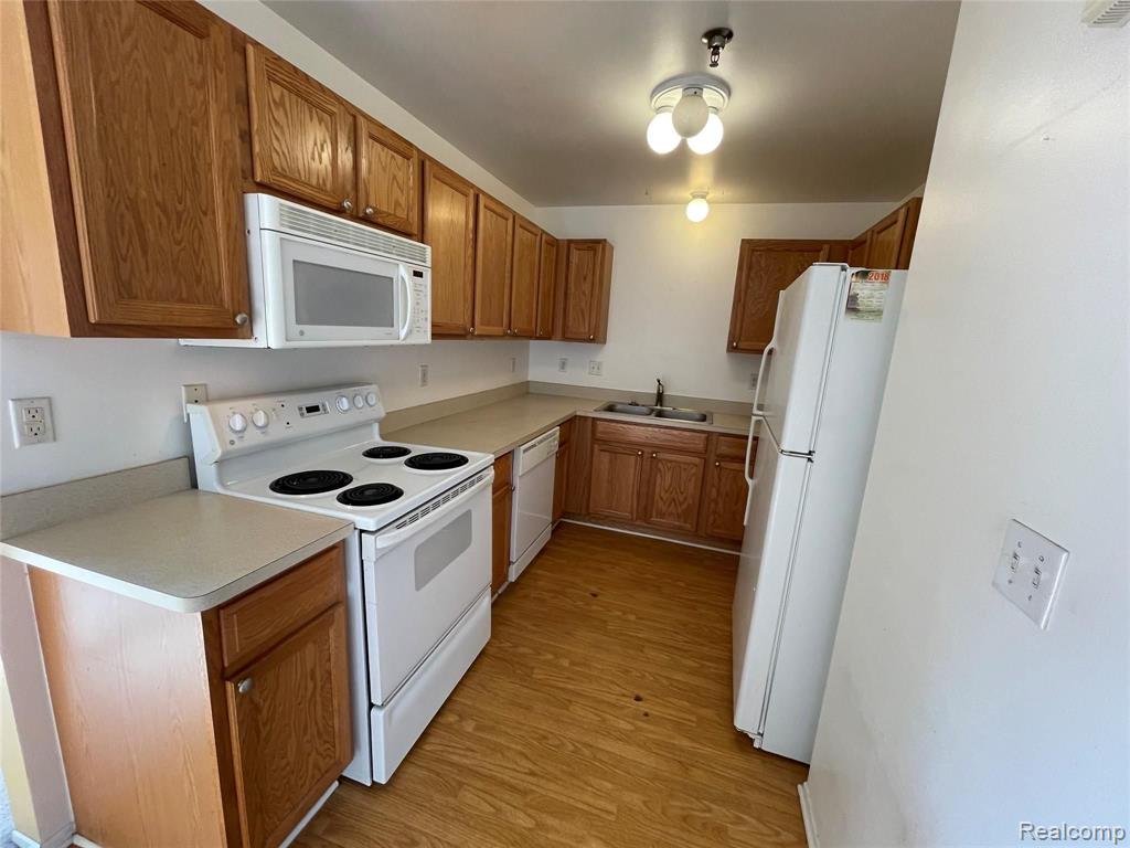 23318 GRAYSON Drive, Southfield, MI 48075 — Photo 6