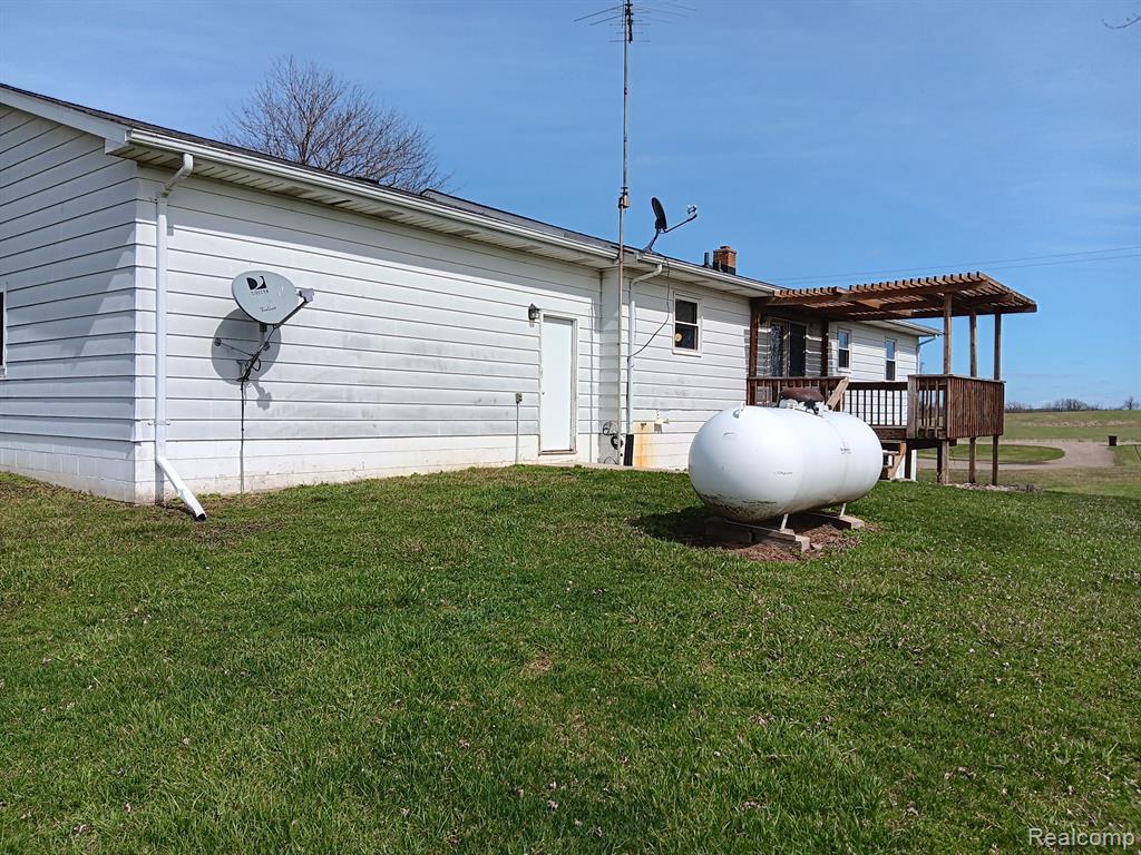 8233 IOSCO Road, Fowlerville, MI 48836 — Photo 15