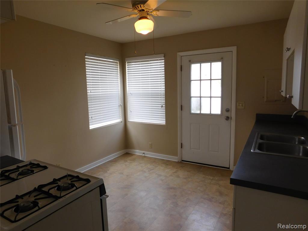87 E DALLAS Avenue, Madison Heights, MI 48071 — Photo 5