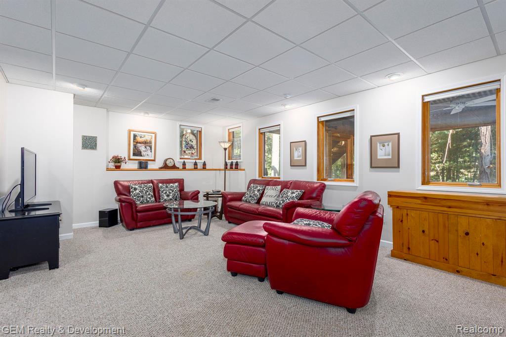 925 Sarah Road, Pinckney, MI 48169 — Photo 27