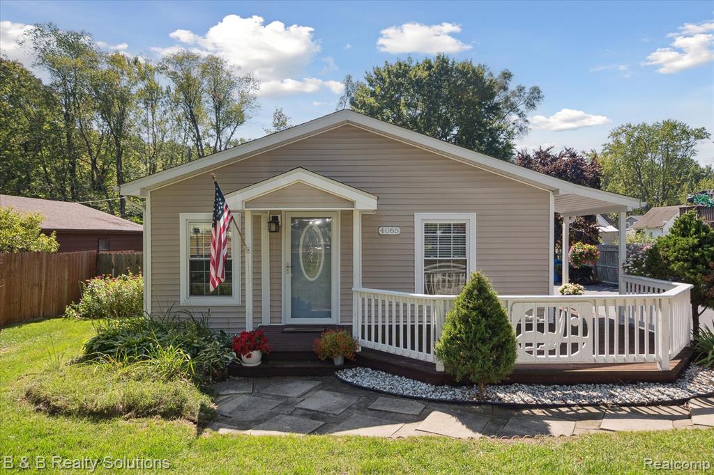 4065 Rosemound Avenue, Waterford, MI 48329 — front exterior