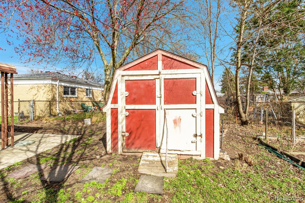 4610 BURSSENS Drive, Warren, MI 48092 — Photo 29