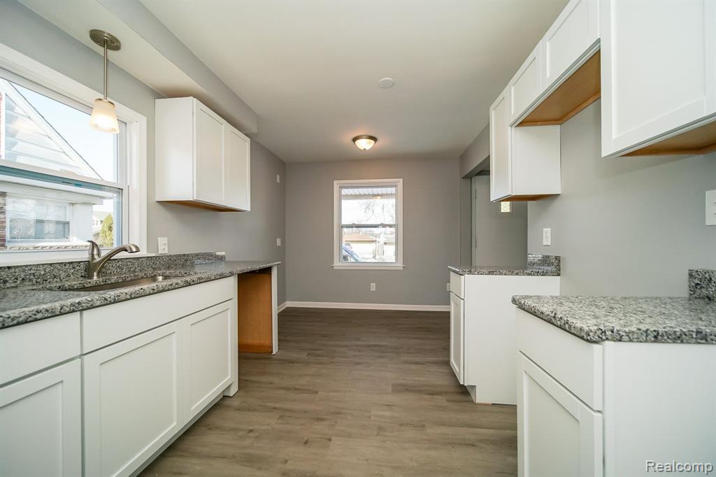 927 CLEOPHUS Parkway, Lincoln Park, MI 48146 — Photo 12