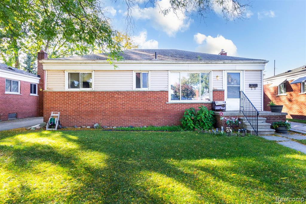 28931 Joan Street, Saint Clair Shores, MI 48081