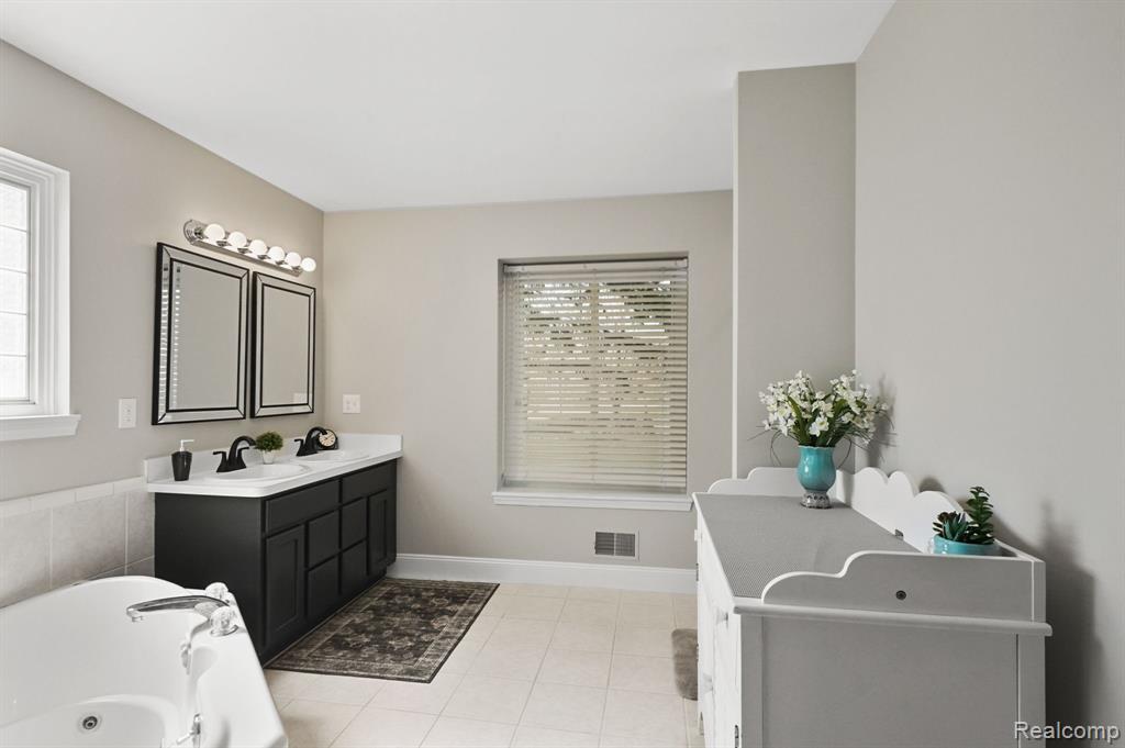 21191 GREENBRIAR Lane, South Lyon, MI 48178 — Photo 20