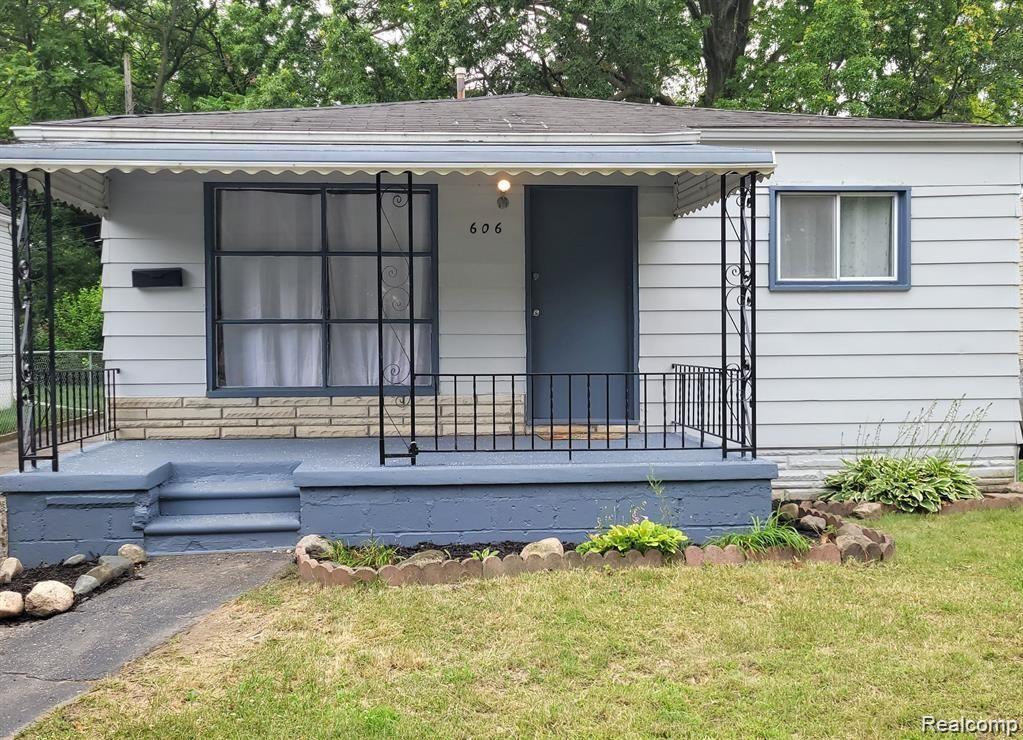 606 E MILTON Avenue, Hazel Park, MI 48030 — front exterior