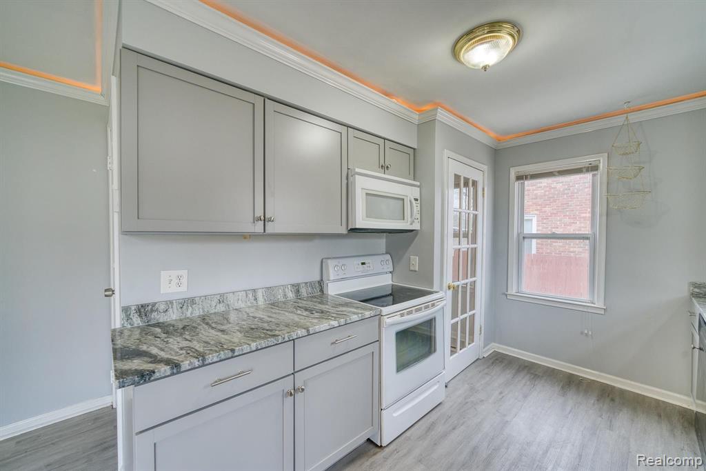 605 E EVELYN Avenue, Hazel Park, MI 48030 — Photo 5