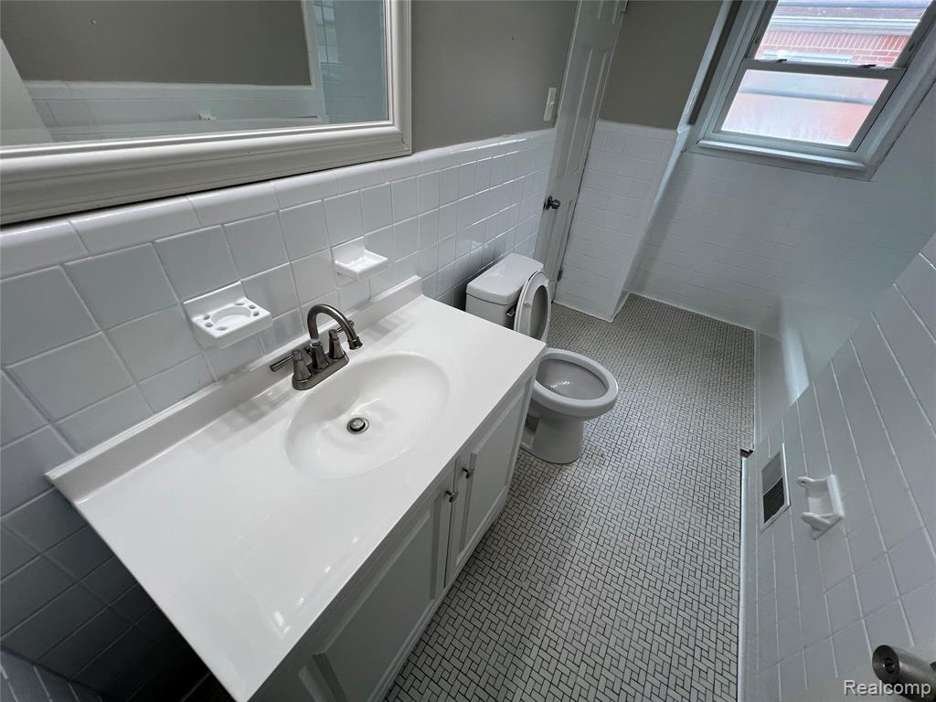 4696 Roosevelt Boulevard, Dearborn Heights, MI, 48125