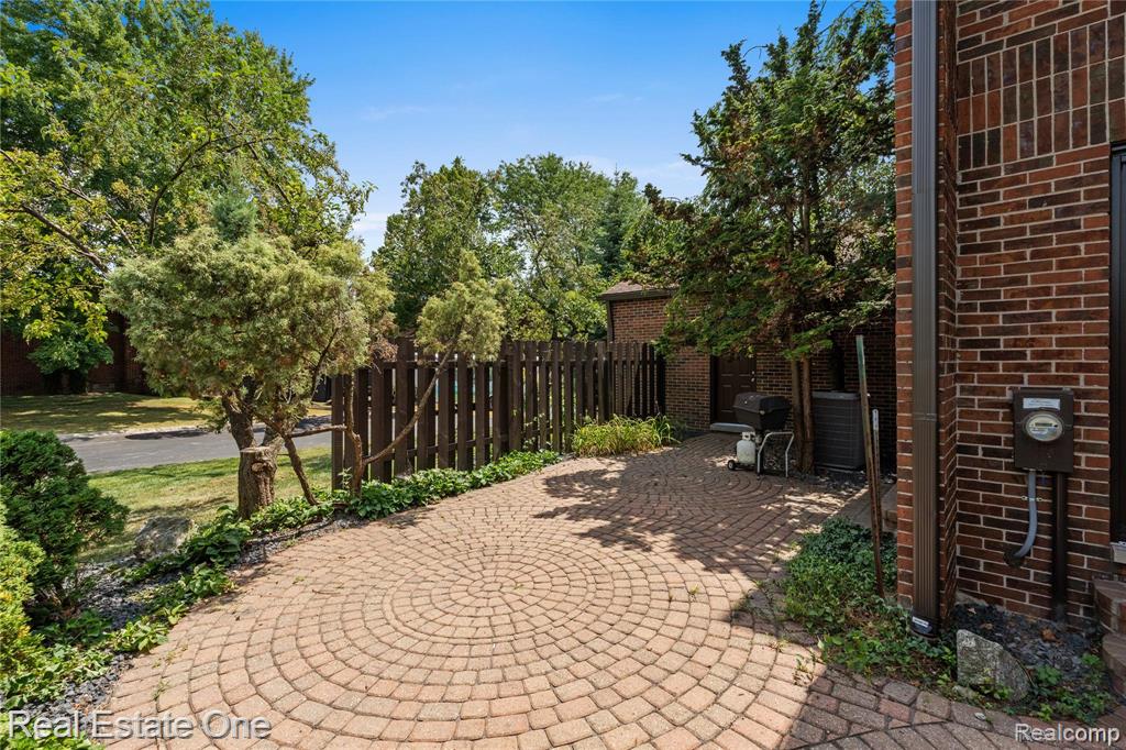2 Brookwood Lane, Dearborn, MI 48120 — Photo 24