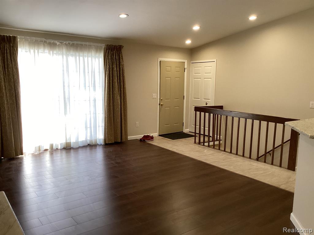 31180 COUNTRY Way, 20, Farmington Hills, MI 48331 — Photo 9