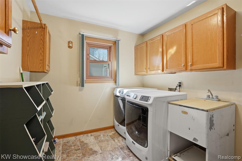 2015 Huntingdon Drive, Wixom, MI 48393 — Photo 14