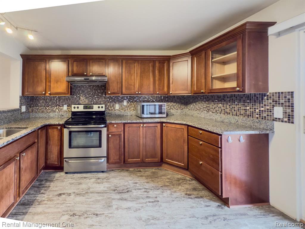 44327 LAKEPOINTE Drive, Sterling Heights, MI 48313 — Photo 9
