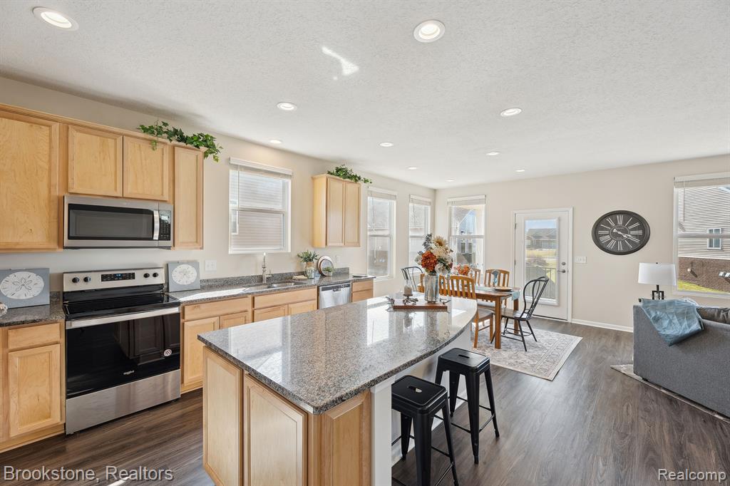 527 HOLMDALE Way, Ann Arbor, MI 48108 — Photo 15