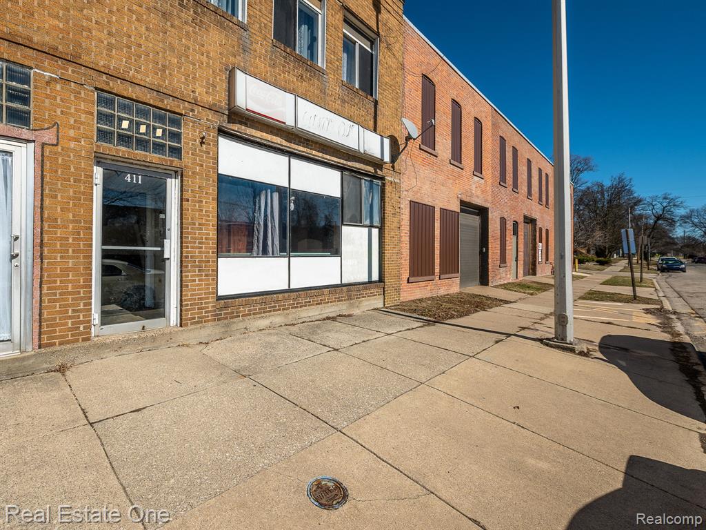 411 E Front Street, Monroe, MI 48161 — Photo 2