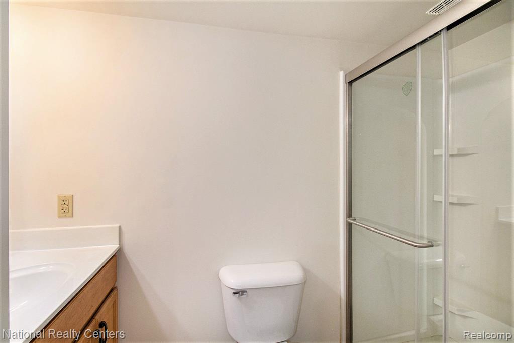 630 W LAKE Street, South Lyon, MI 48178 — Photo 16