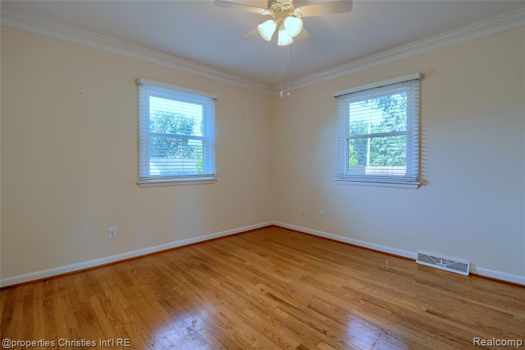 565 Center Ridge, South Lyon, MI 48178 — Photo 15