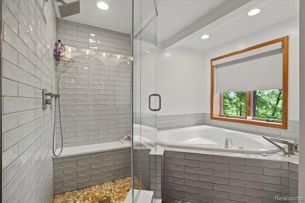6885 DEERHILL Drive, Clarkston, MI — Photo 39