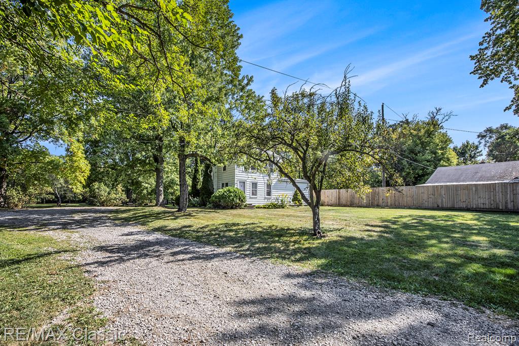 6334 Andersonville Road, Waterford, MI 48329 — Photo 3