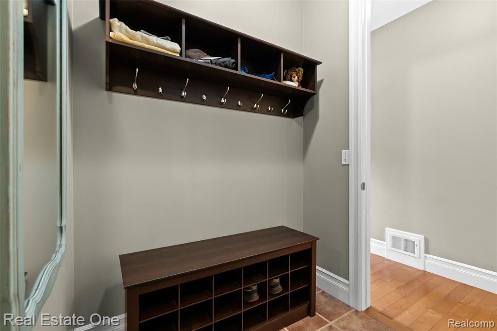 477 E Commerce Street, Milford, MI 48381 — Photo 16