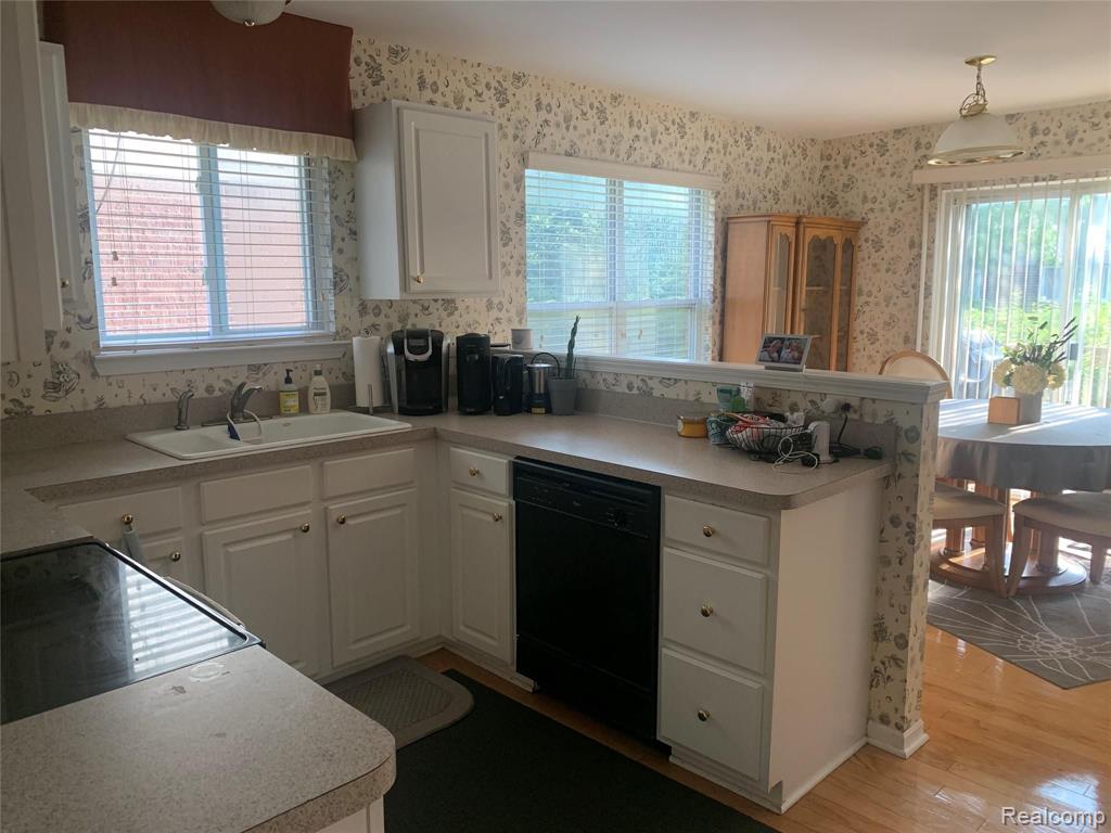 3943 BRUTON Avenue, Canton, MI 48188 — Photo 12