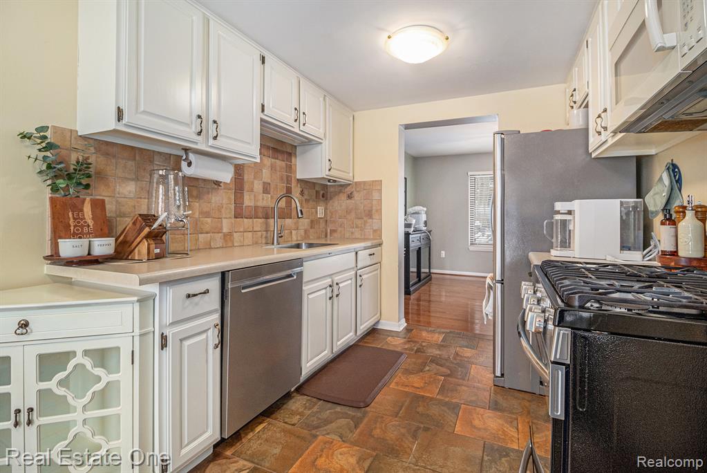 22717 Cranbrooke Drive, Novi, MI — Photo 9