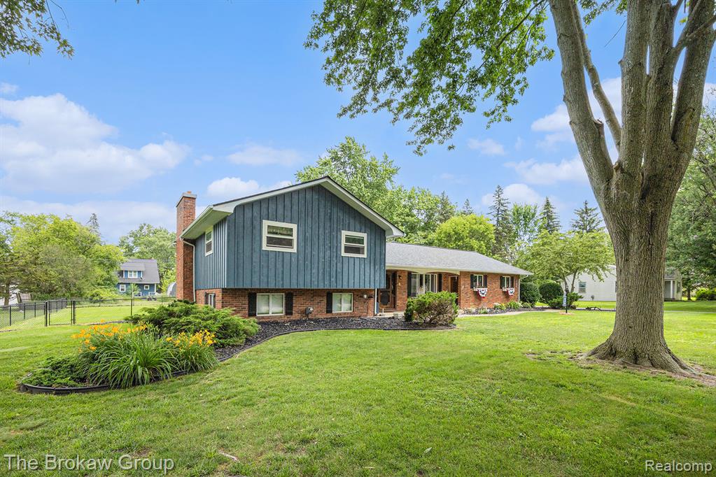 420 N Neeper Street, Capac, MI 48014 — Photo 4
