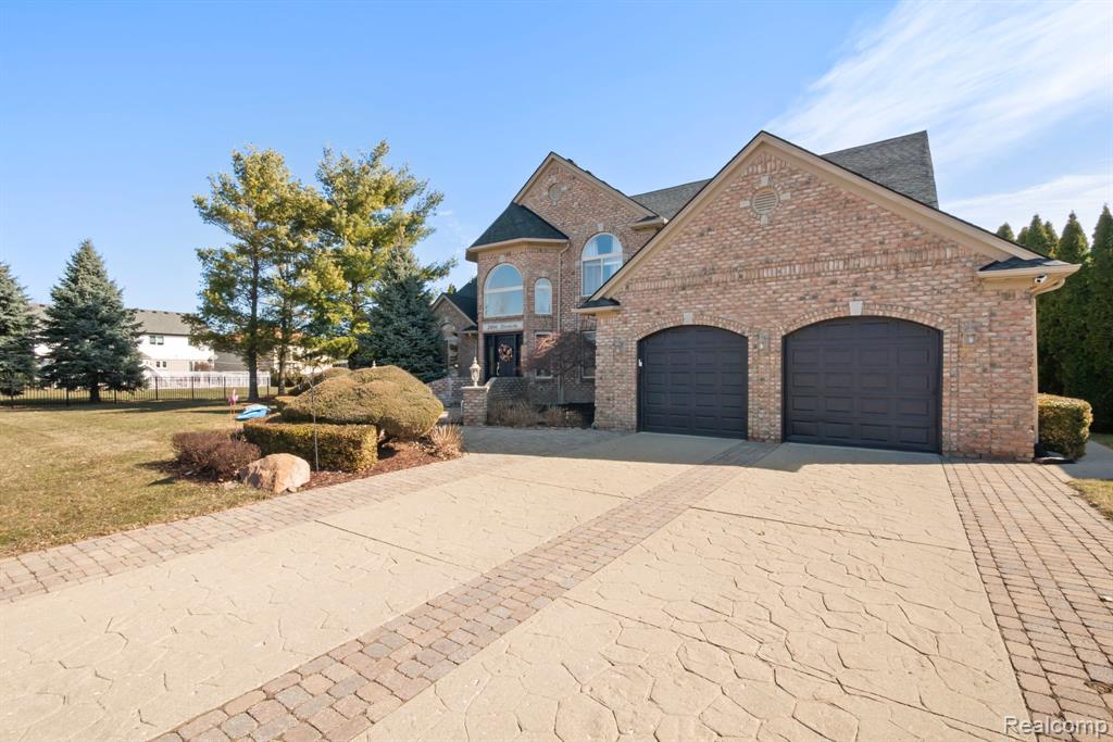 51246 Woodside Drive, Macomb, MI 48042 — Photo 2