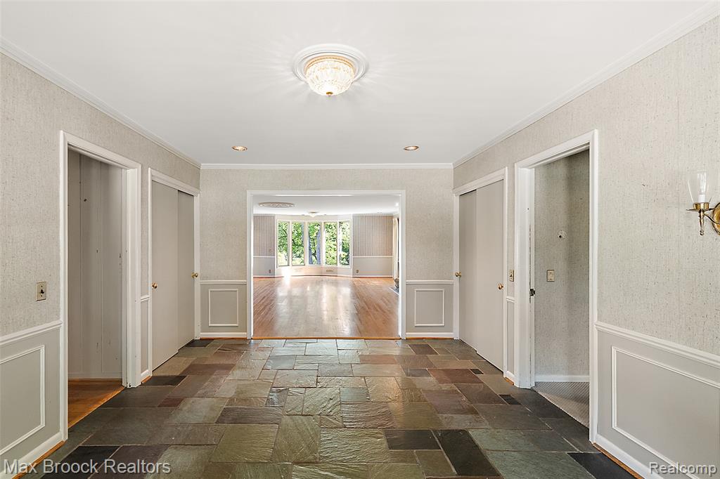 674 Rudgate Road, Bloomfield Hills, MI 48304 — Photo 2