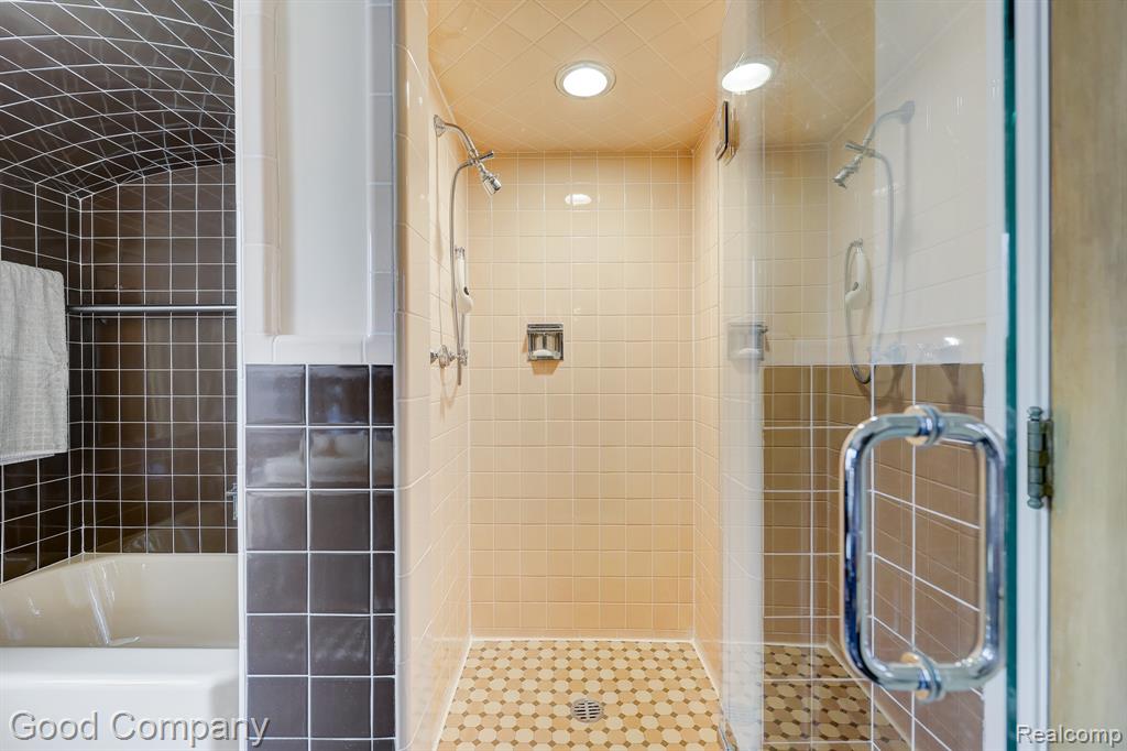 1557 Lochmoor Boulevard, Grosse Pointe Woods, MI 48236 — Photo 39