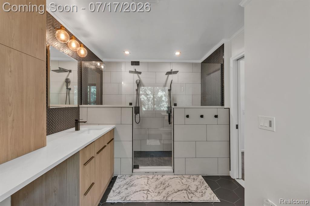 6081 Beachwood Drive, West Bloomfield, MI 48324 — Photo 34