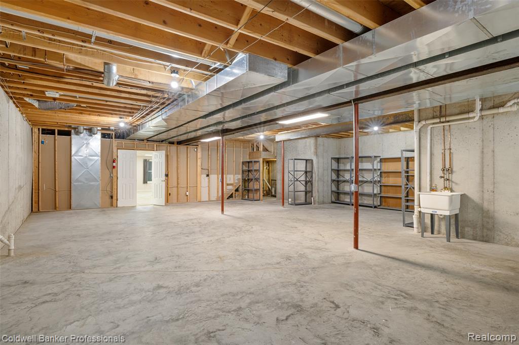 8661 DEERWOOD Road, Clarkston, MI 48348 — Photo 59