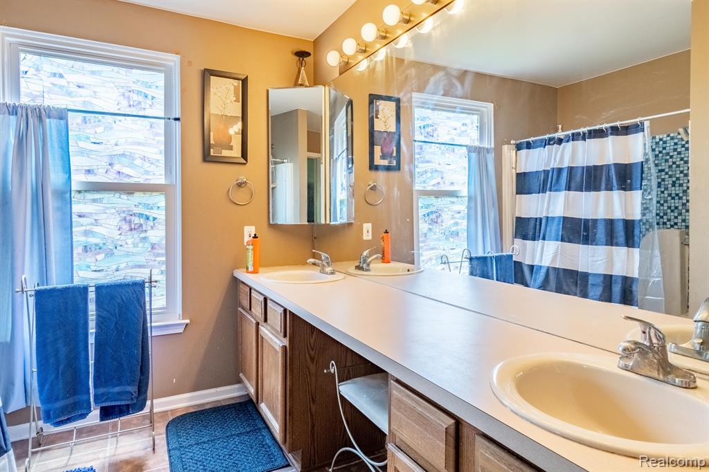 6035 MAPLEVIEW Lane, Ypsilanti, MI 48197 — Photo 21