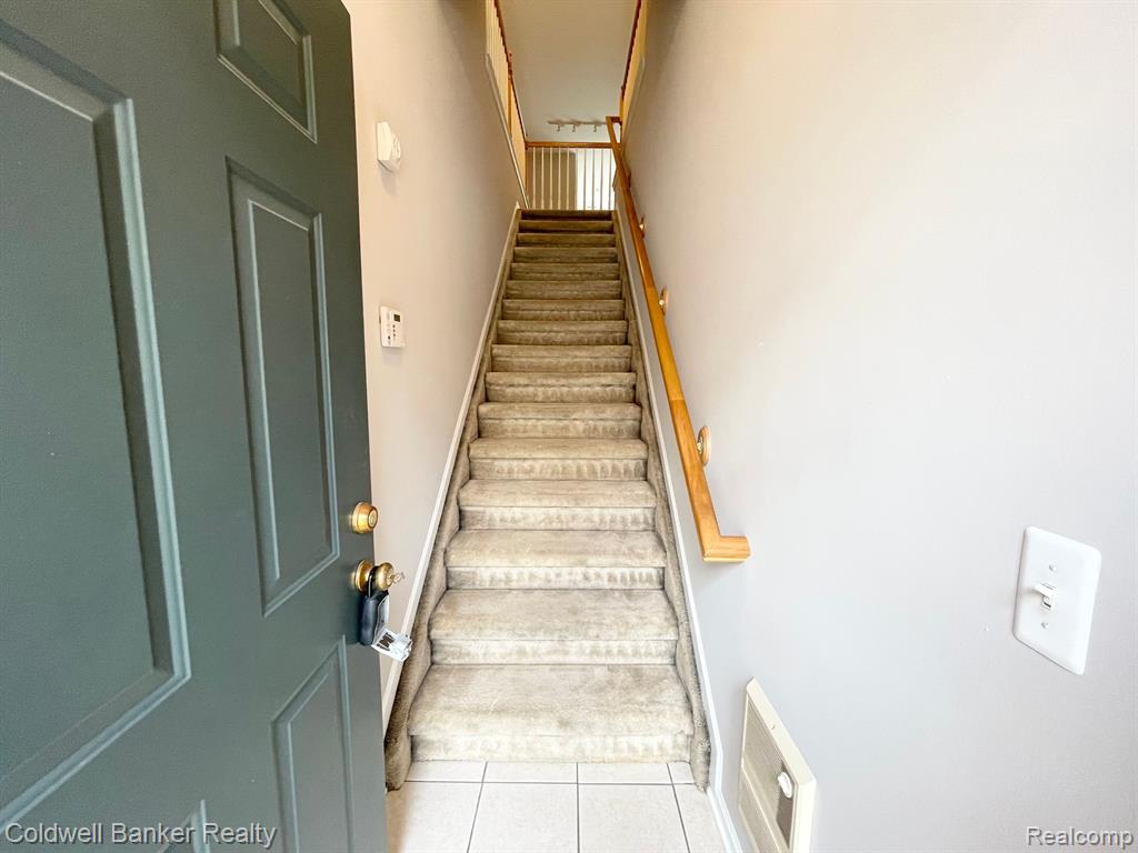 39634 ROCKCREST Lane, Northville, MI — Photo 2