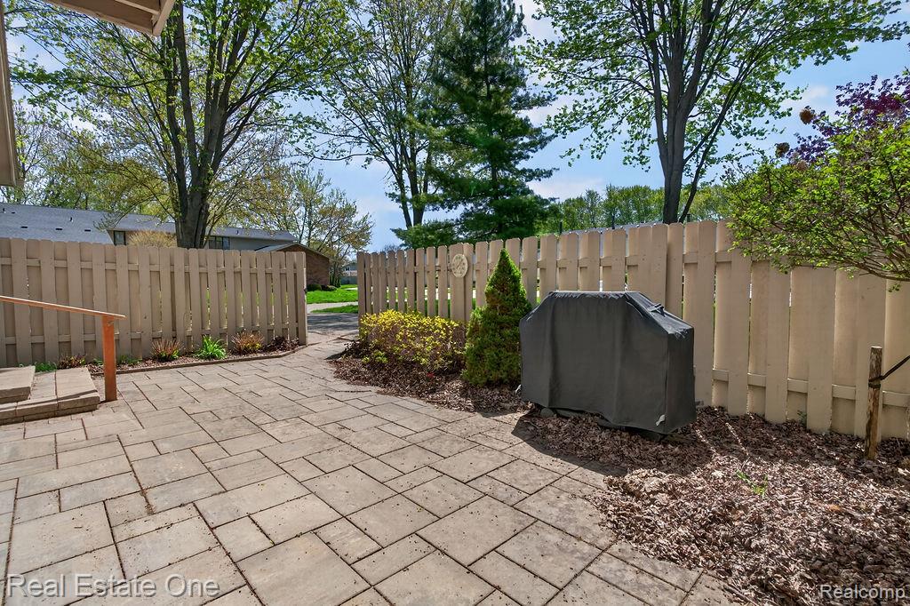 42660 Elizabeth Place, Clinton Twp, MI 48038 — Photo 40