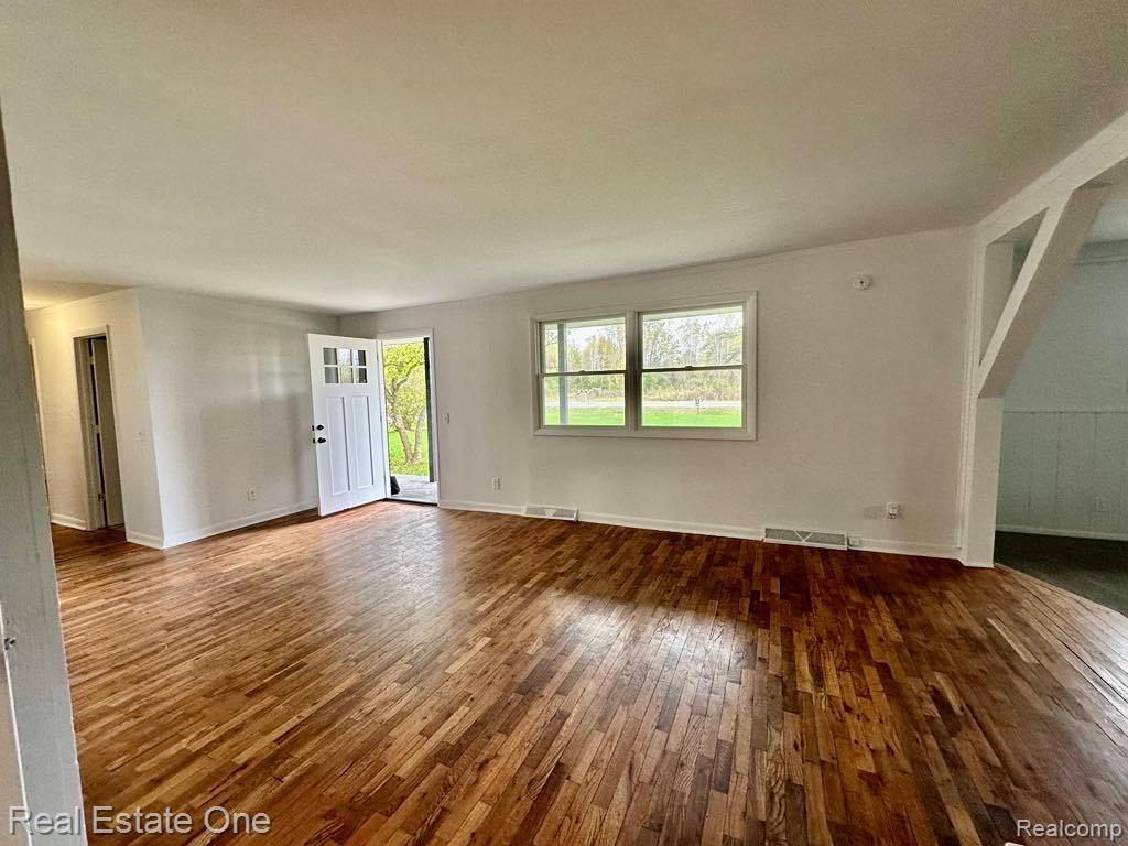7025 Coldwater Road, Flushing, MI 48433 — Photo 16
