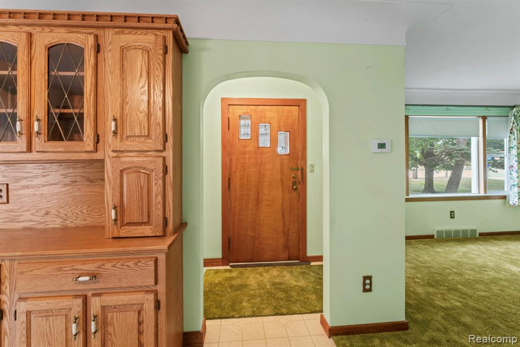430 N Center Road, Saginaw, MI 48638 — Photo 2