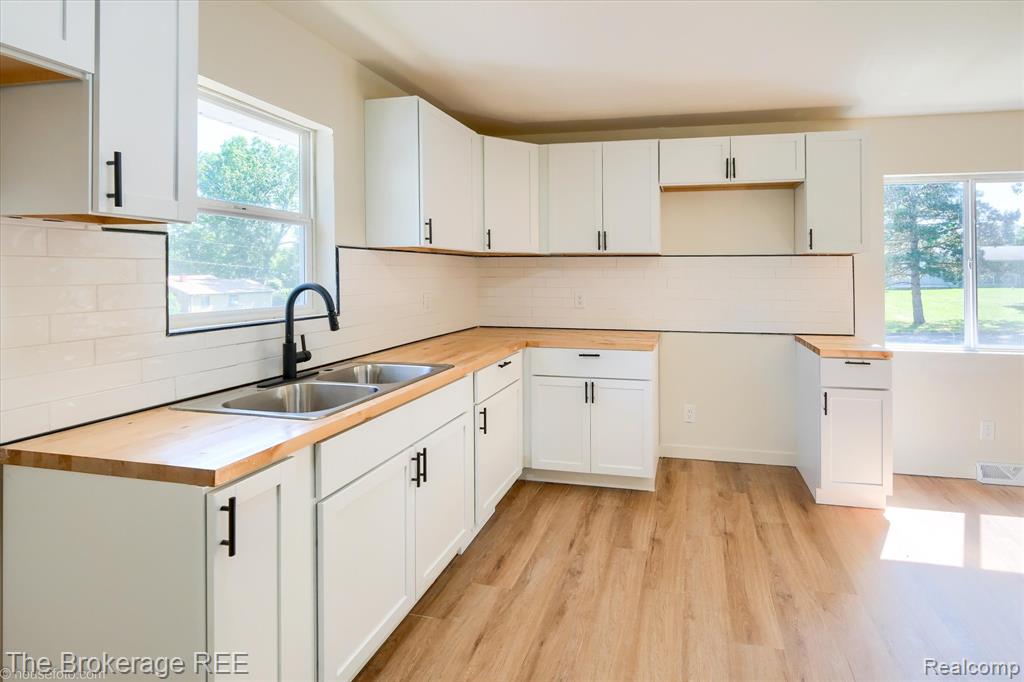 1401 Hillside Drive, Flint, MI 48532 — Photo 16