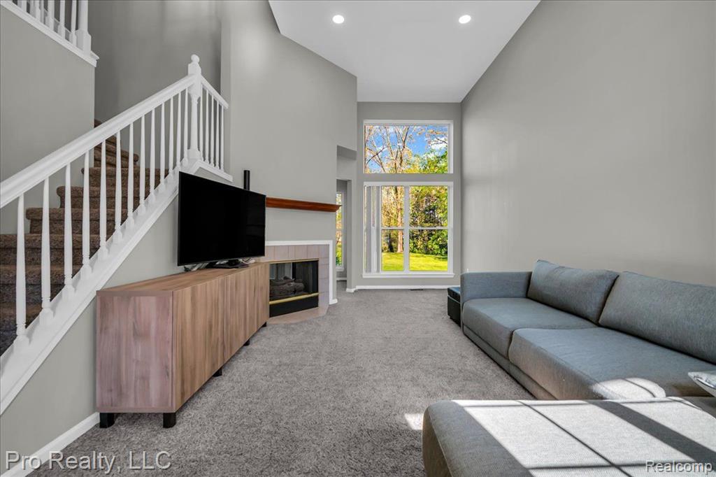 863 CALPERNIA, Wixom, MI 48393 — Photo 7