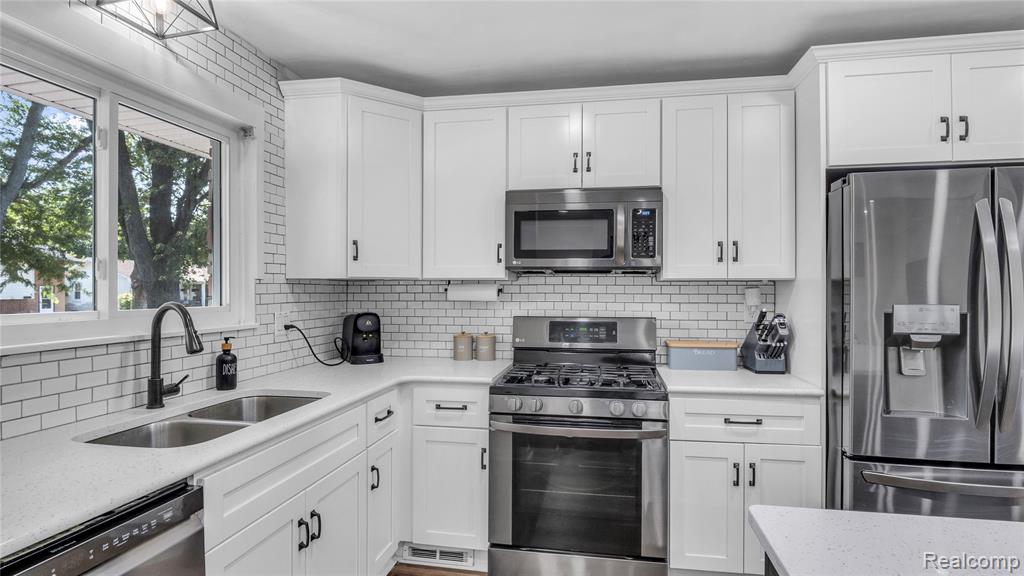 5961 Centralia Street, Dearborn Heights, MI 48127 — Photo 9