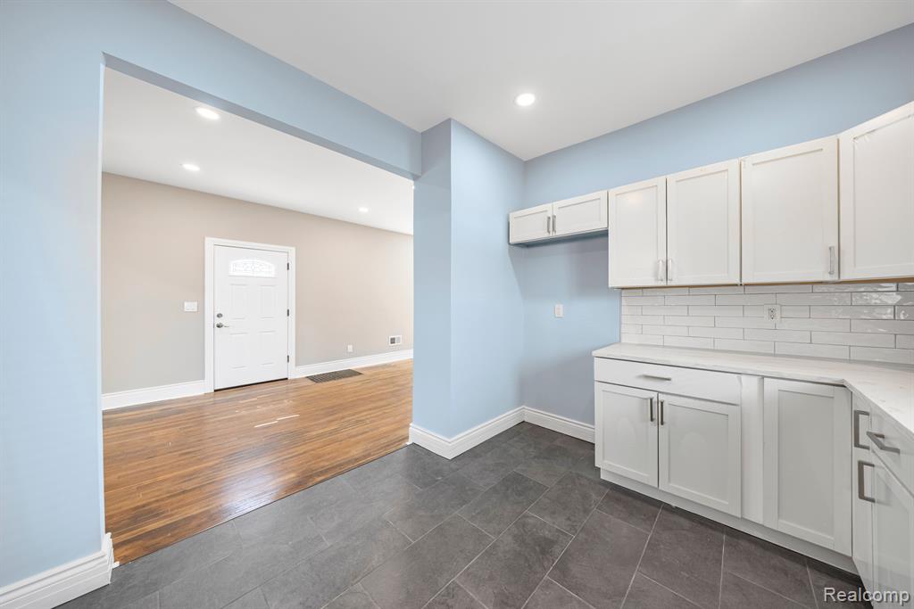 4180 SEMINOLE Street, Detroit, MI 48214 — Photo 19