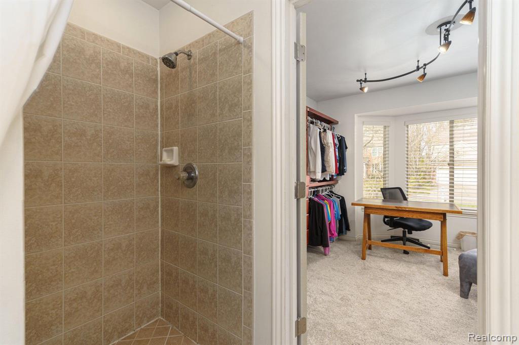 230 E Elizabeth Street, Lake Orion, MI 48362 — Photo 43
