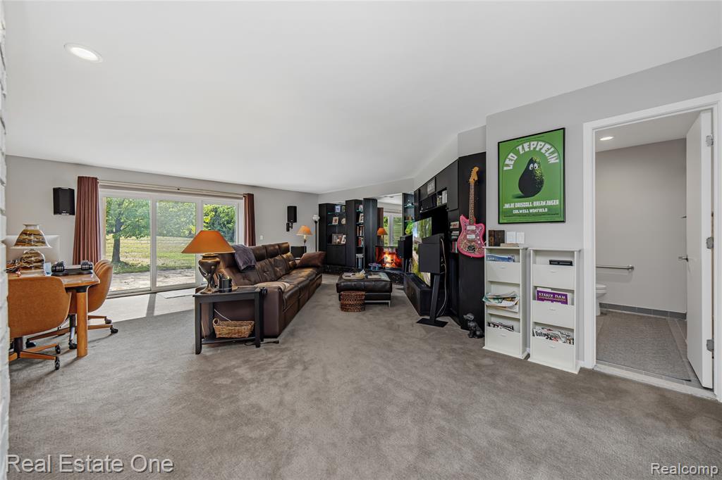 4261 Lakeridge Court, Bloomfield Hills, MI 48302 — Photo 47