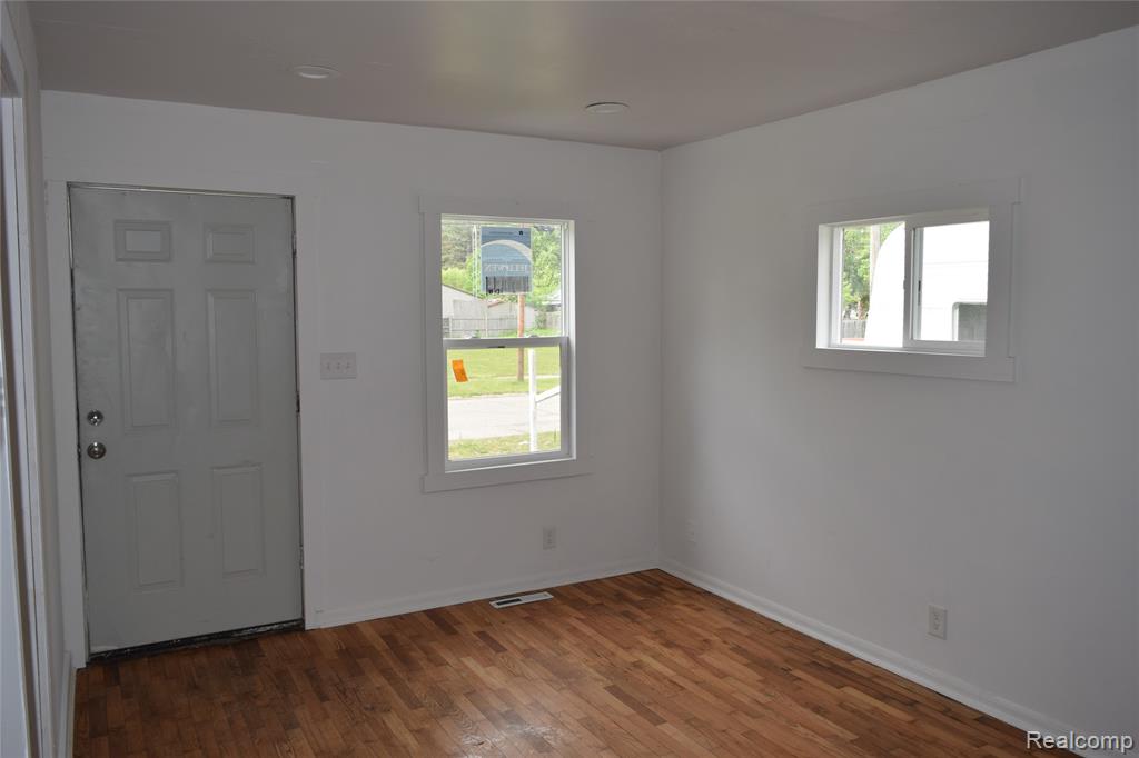 821 Vermilya Avenue, Flint, MI 48507 — Photo 2