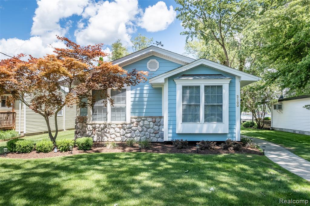2100 N Channel Drive, MI 48028 — Photo 14