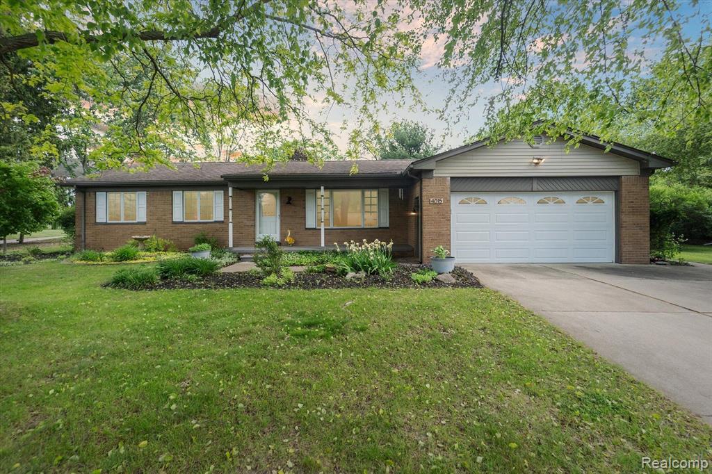 4015 VILLAGE Square, Brighton, MI 48114 — front exterior