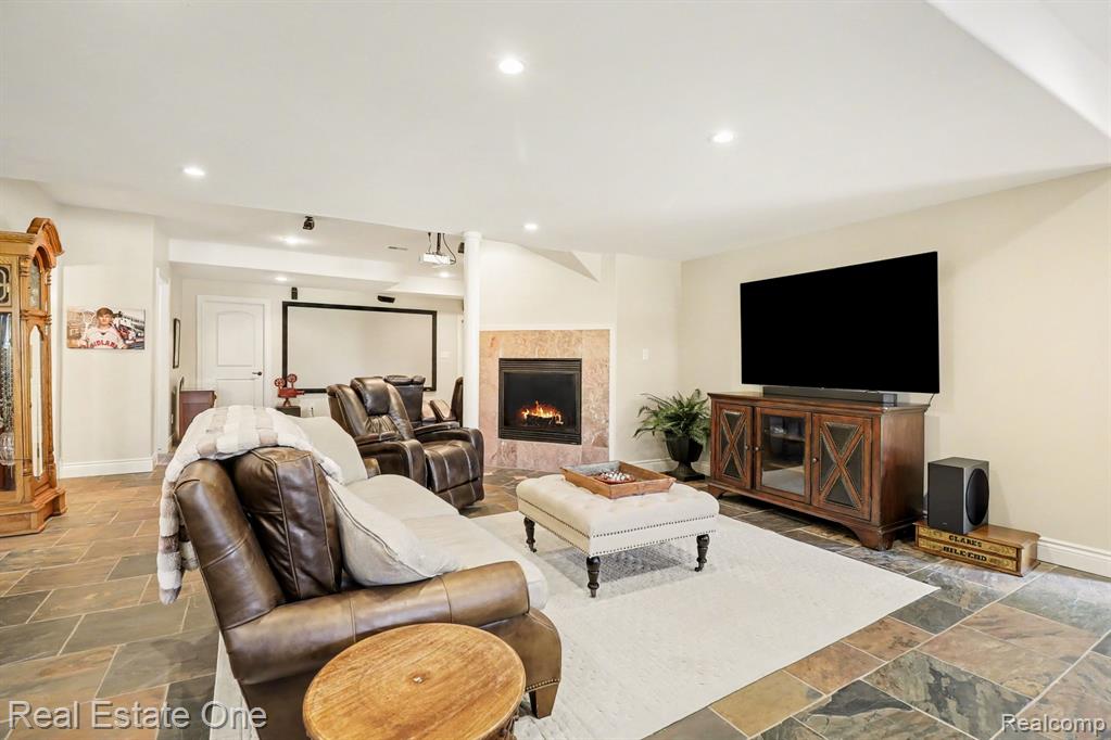 960 Hill Hollow Lane, Milford, MI 48381 — Photo 11