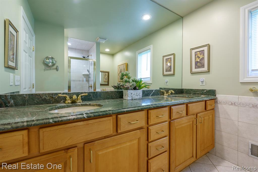 9243 Sherwood Drive, Davisburg, MI 48350 — Photo 28