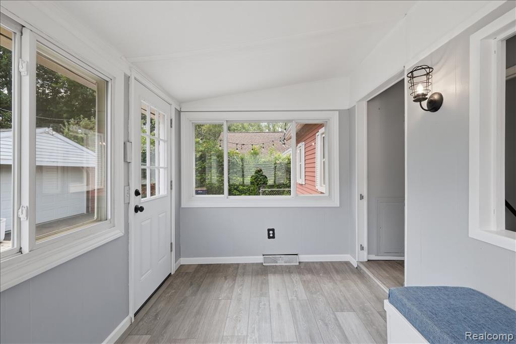 4035 Island Park Drive, Waterford, MI 48329 — Photo 18