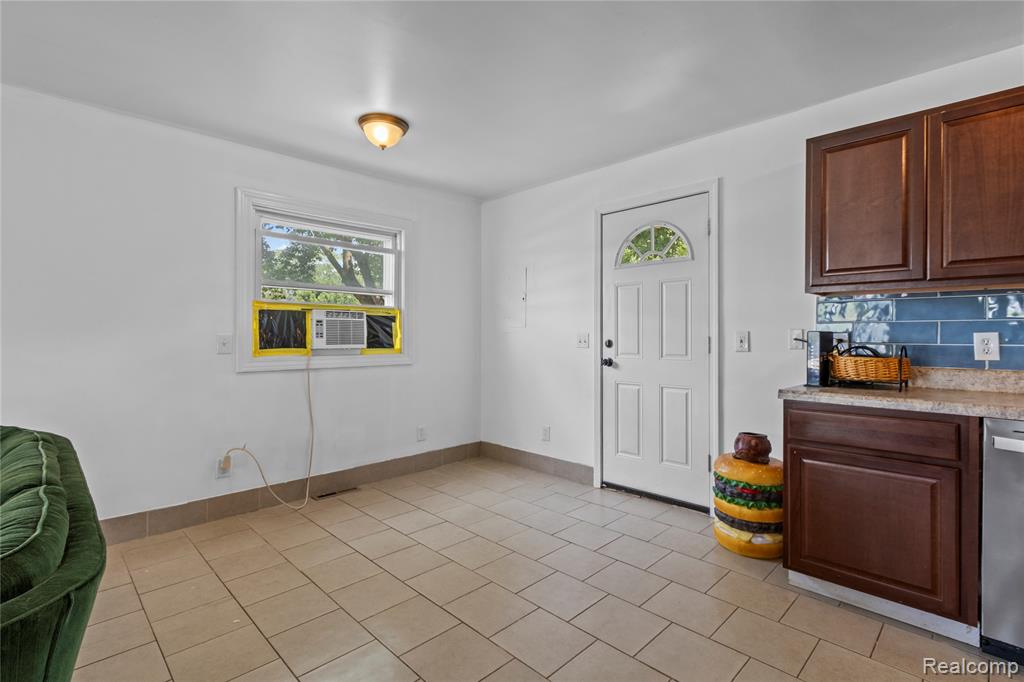 6329 Loraine Street, Romulus, MI 48174 — Photo 5
